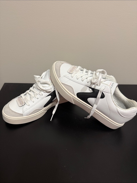 Skechers Shoes - Skechers women’s sneakers